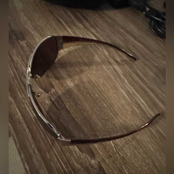 Men’s Prada sunglasses- missed one nose pad (replaceable) - Picture 4 of 8